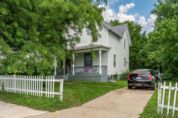 Property Photo:  1121 Preston Street  IL 61102 
