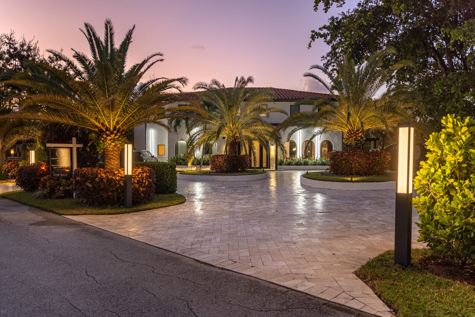 Property Photo:  290 NW 6th Street  FL 33432 