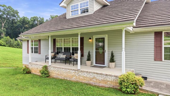 Property Photo: 204 Rosewood Drive NE TN 37312