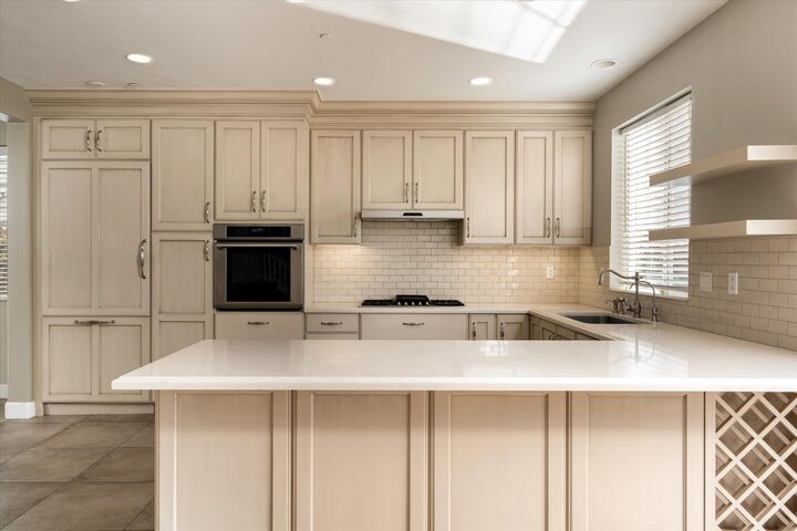 Property Photo:  1109 Calle Lagunitas  CA 93013 