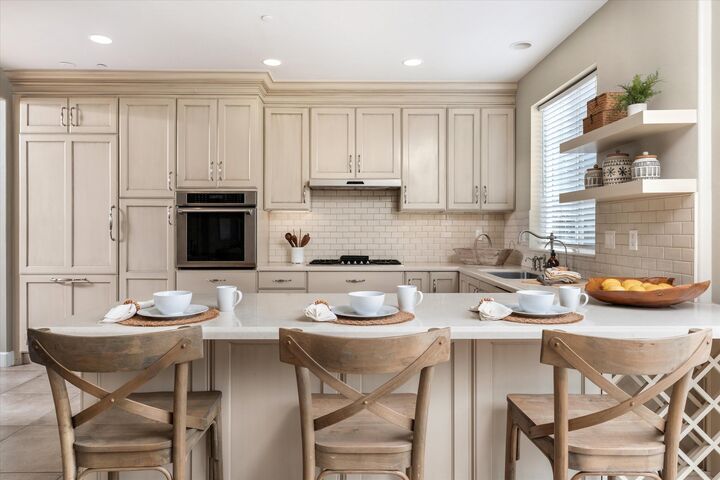 Property Photo:  1109 Calle Lagunitas  CA 93013 