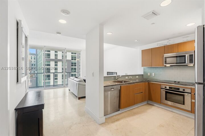 Property Photo:  1050 Brickell Ave 2112  FL 33131 