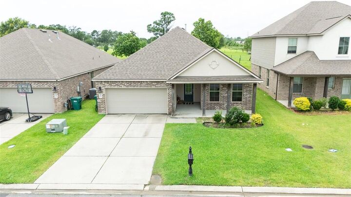 Property Photo: 283 Windsor Woods Drive LA 70665
