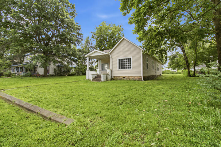 Property Photo:  114 E College Street  MO 65605 