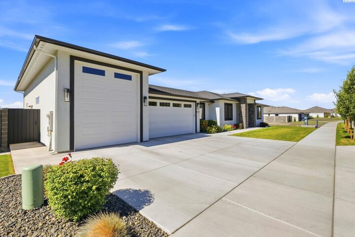 Property Photo: 6029 W 31st Ave WA 99338