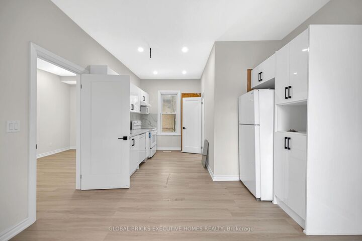 Property Photo:  108 Lindsay Street S Unit B  ON K9V 2M6 