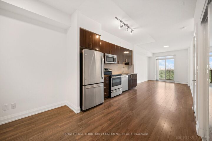 7161 Yonge Street 727 — photo 1