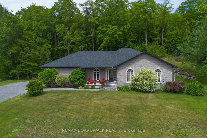 6671 Third Line Road — photo 1