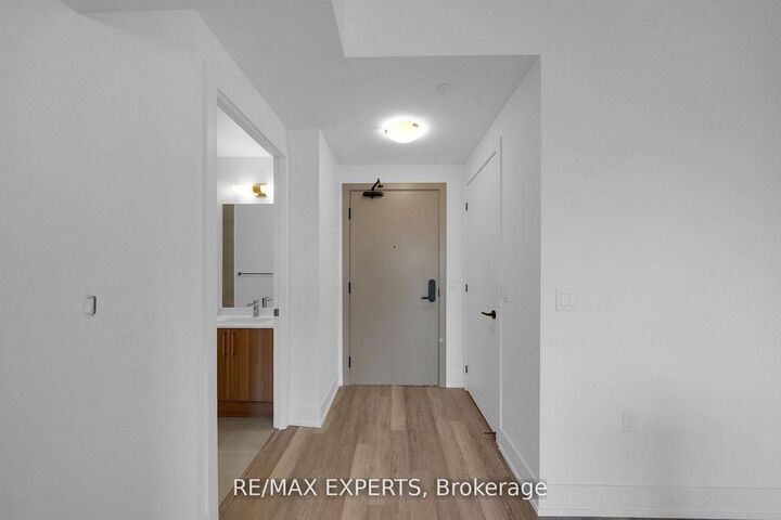 Property Photo: 2075 King Road 203 ON L7B 0R6