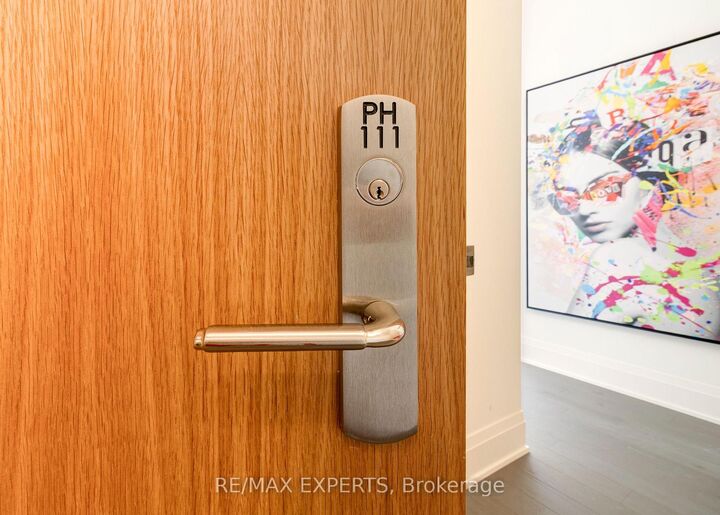 Property Photo:  8960 Jane Street Ph111  ON L4K 0M6 
