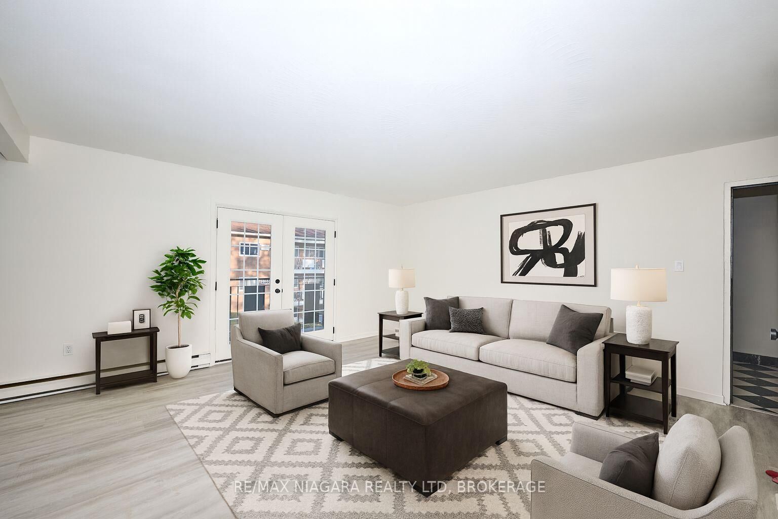Property Photo:  141 Plymouth Road Unit 9  ON L3B 3C8 