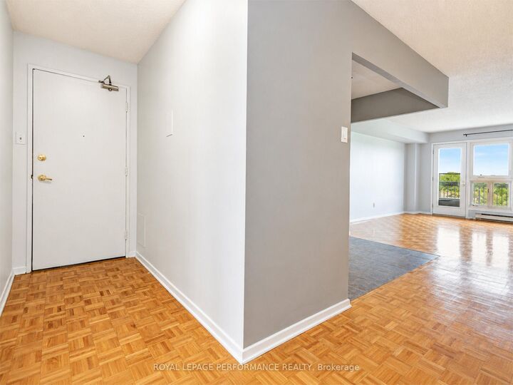 Property Photo: 158C McArthur Avenue 708 ON K1L 8E7