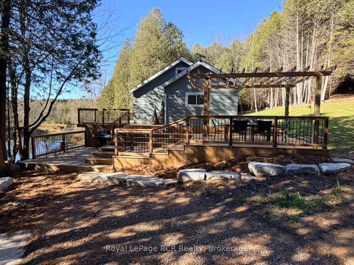 384275 Concession 4 N/A — photo 1