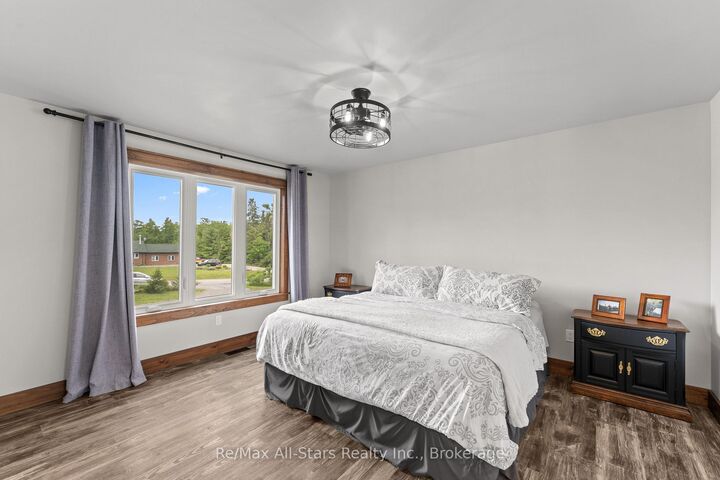 Property Photo: 86 Ellwood Crescent ON K0M 1A0