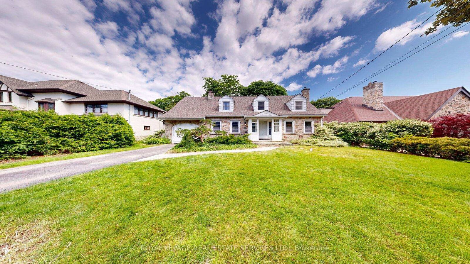 Property Photo: 31 Burnhamthorpe Park Boulevard ON M9A 1H8