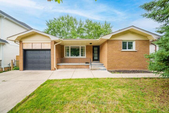Property Photo: 662 Montego Crescent ON L7N 2Z1