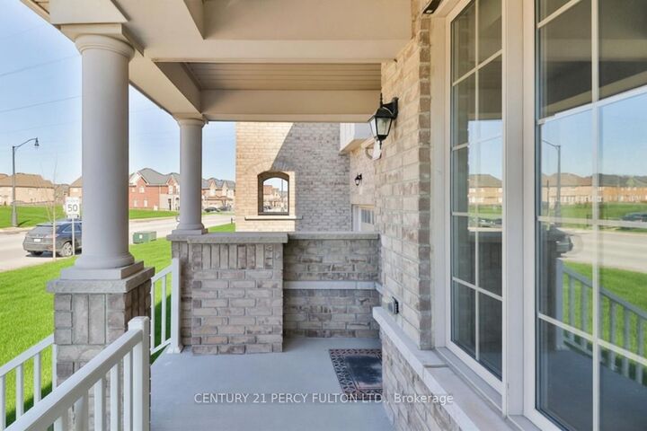 Photo de la propriété: 115 Bonnie Braes Drive ON L6Y 0Z5
