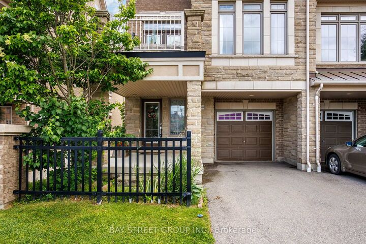 Property Photo:  2564 Grand Oak Trail  ON L6M 0S4 