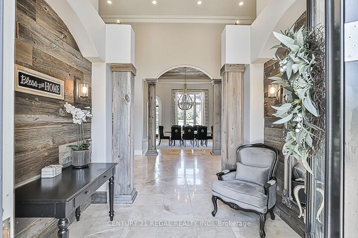 Photo de la propriété:  16 Lake Woods Drive  ON L4A 1P9 