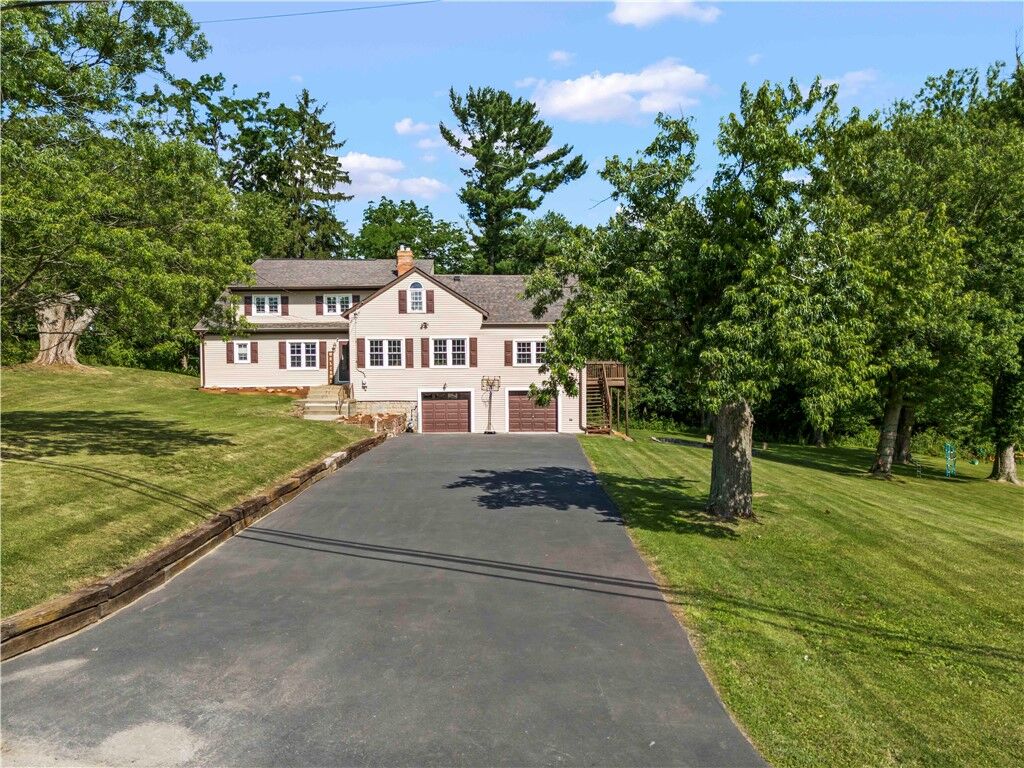 Property Photo:  860 E McMurray Rd  PA 15367 