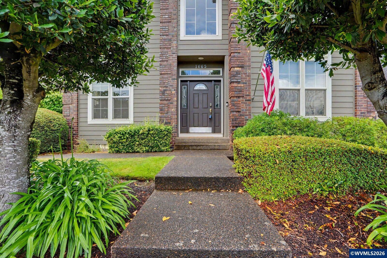 Property Photo: 1665 Sisters Ct NW OR 97304