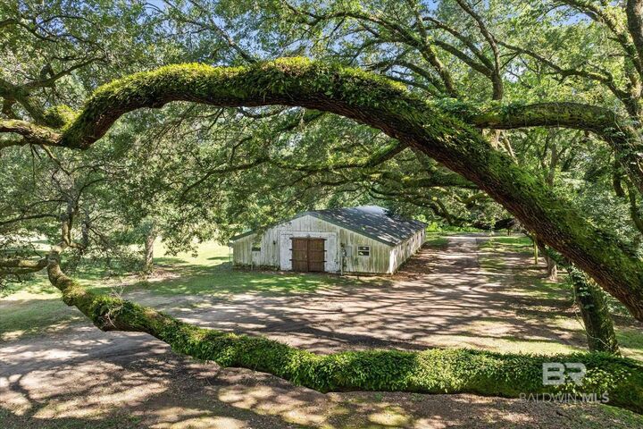 Property Photo: 8617 Dyer Road AL 36532