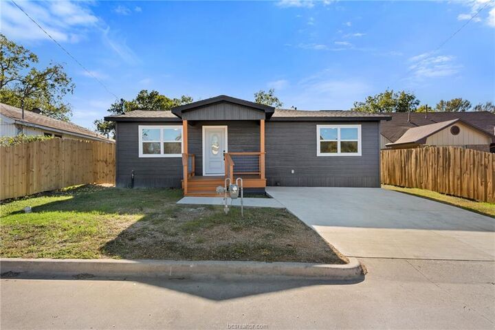 Property Photo:  1121 Lowery Street  TX 77803 