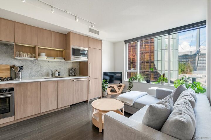 Property Photo: 68 Smithe Street 1523 BC V6B 0P4