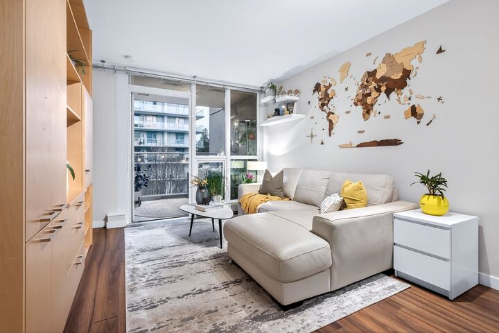 Property Photo: 135 E 17 Street 413 BC V7L 0C4
