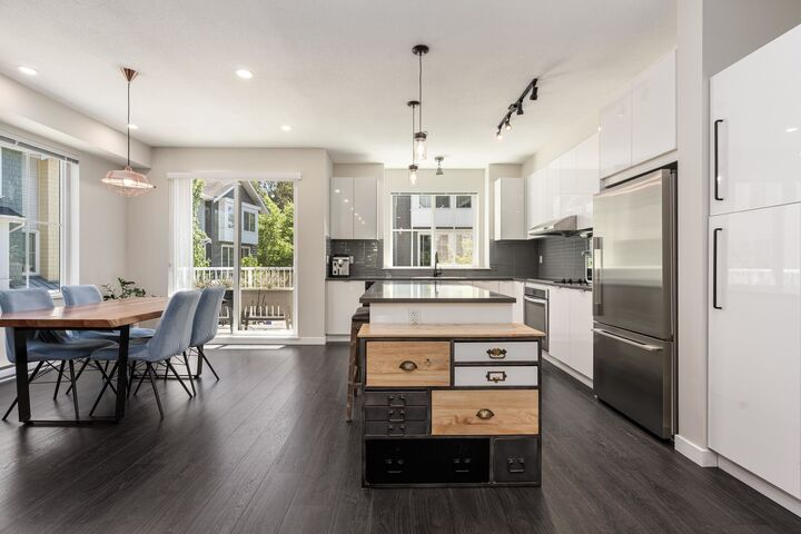 Property Photo: 5550 Admiral Way 87 BC V4K 0C4