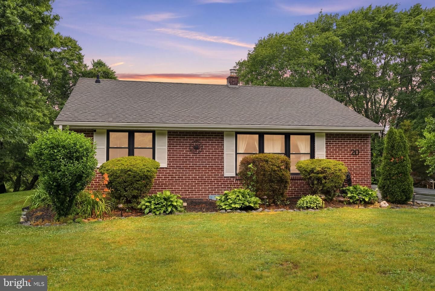 Property Photo:  20 Poplar Road  NJ 08551 