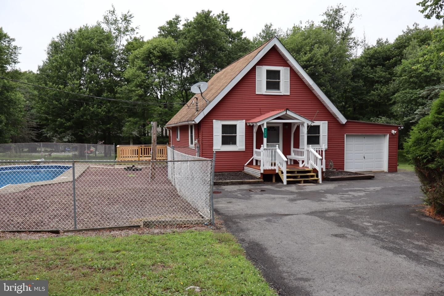 Property Photo: 117 Chippewa Trl PA 18210