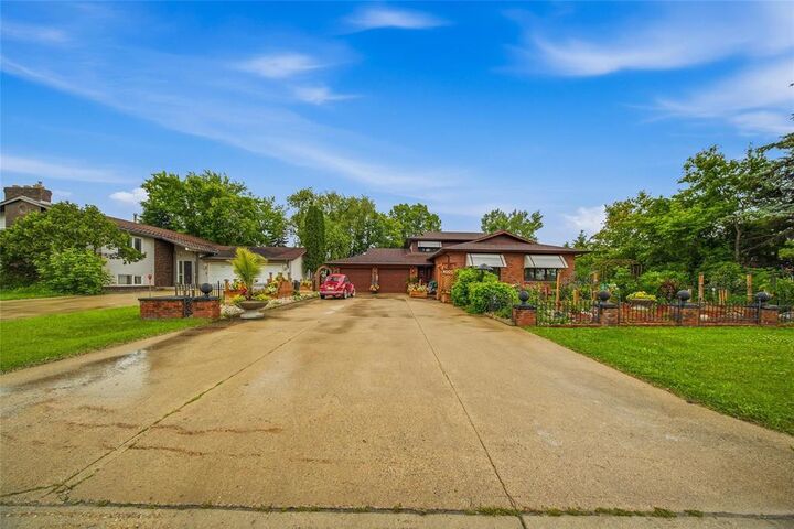 Property Photo:  535 Evergreen Avenue  MB R5G 0J1 