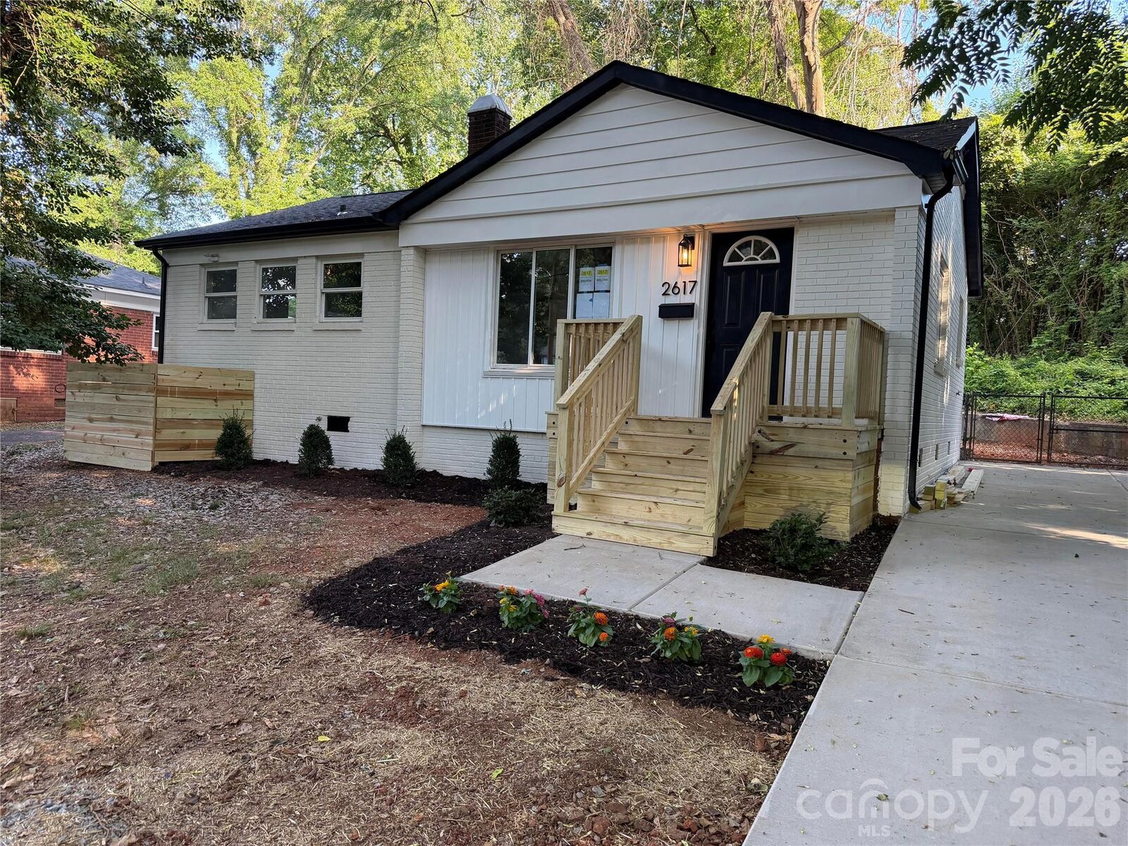 Property Photo:  2617 Clydesdale Terrace  NC 28208 