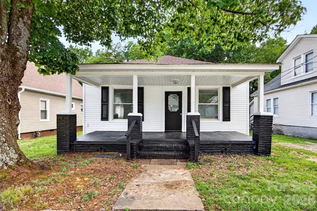 Property Photo:  525 E Cemetery Street  NC 28144 