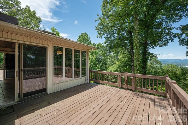 Property Photo:  615 Goldview Drive  NC 28791 
