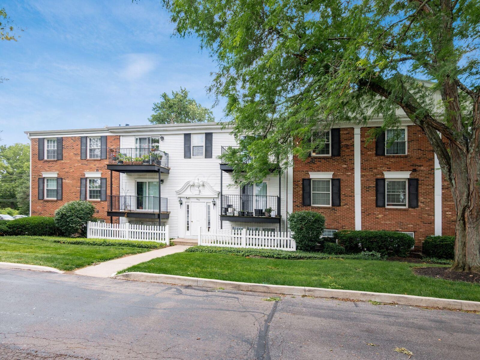 Property Photo: 1450 Slade Avenue OH 43235