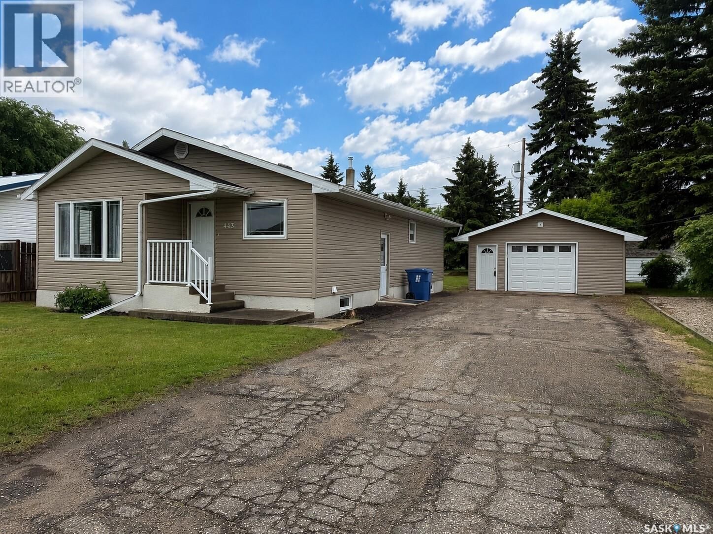 Property Photo:  443 7th Avenue W  SK S0A 2P0 