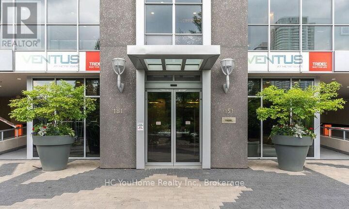 Property Photo: 151 Village Green Square 2207 ON M1S 0K5