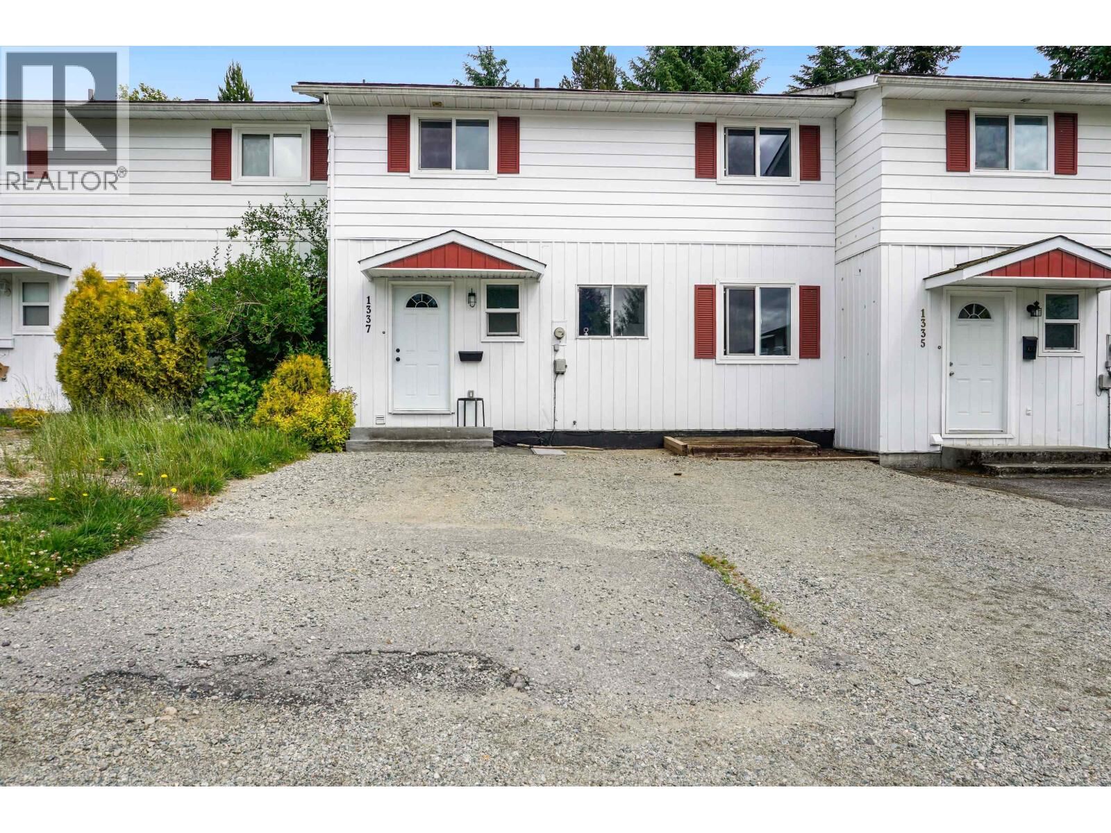 Property Photo:  1337 Tweedsmuir Avenue  BC V8C 1C2 