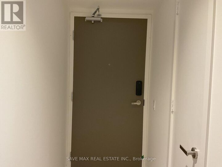 Property Photo: 448 Burnhamthorpe Road West 1312 ON L5B 0R4