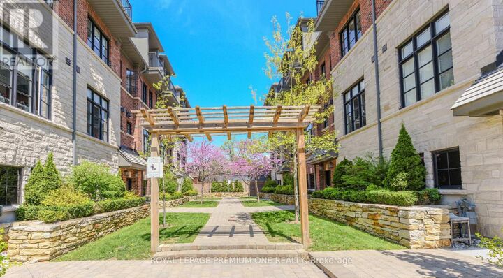 Property Photo:  19 Salvador Allende Court  ON M6G 0A3 