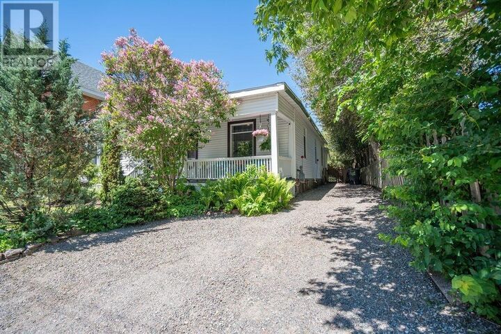 Property Photo: 185 Woodward Ave ON P6A 3T6