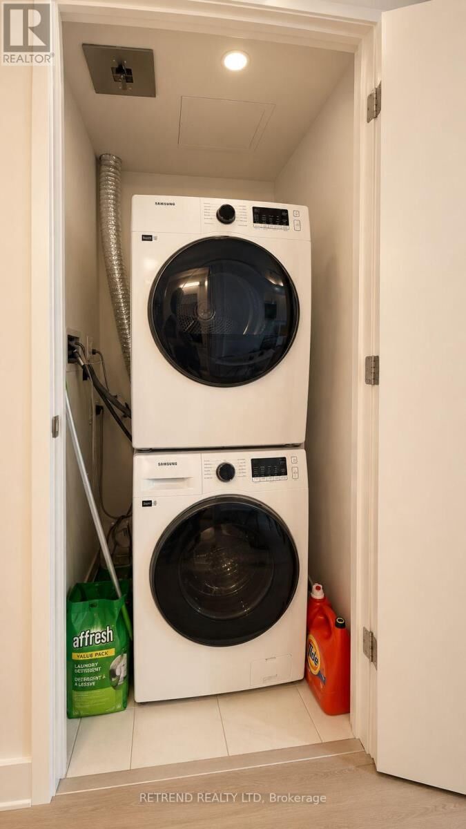 Property Photo:  15 Ellerslie Avenue 3003  ON M2N 0L7 