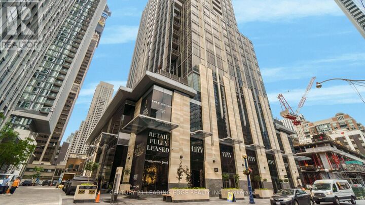 Property Photo:  11 Yorkville Avenue 3906  ON M4W 0B7 