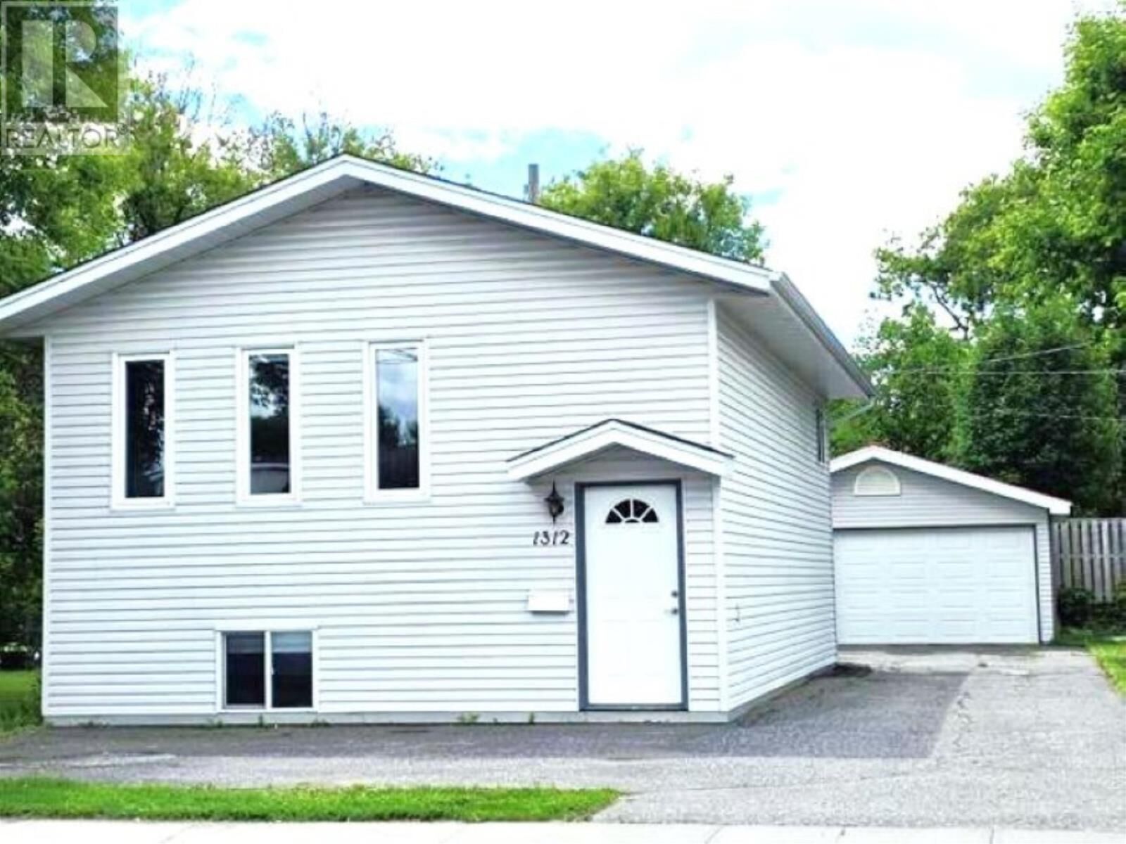 Property Photo:  1312 Cameron St  ON P7C 2H4 
