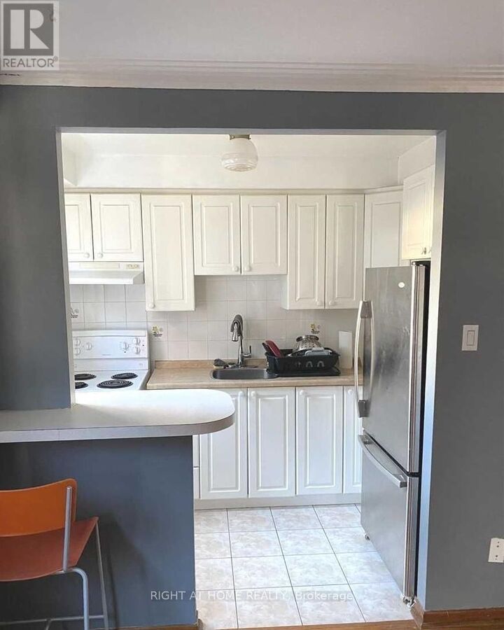 Property Photo:  115 Eighth Street 4  ON M8V 3C5 