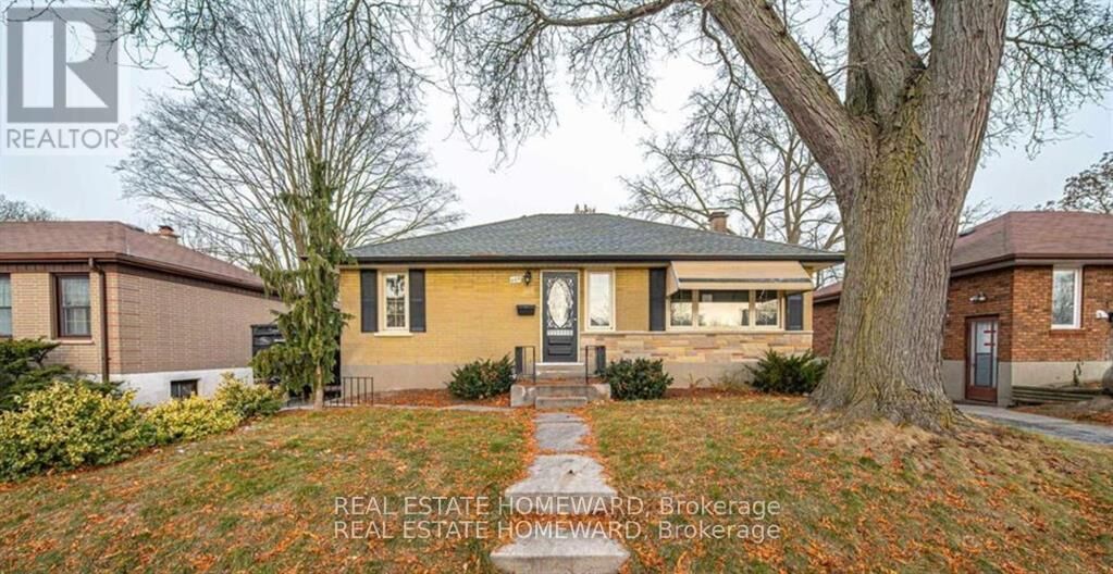 Property Photo:  668 Harold Drive  ON K9J 3Y2 