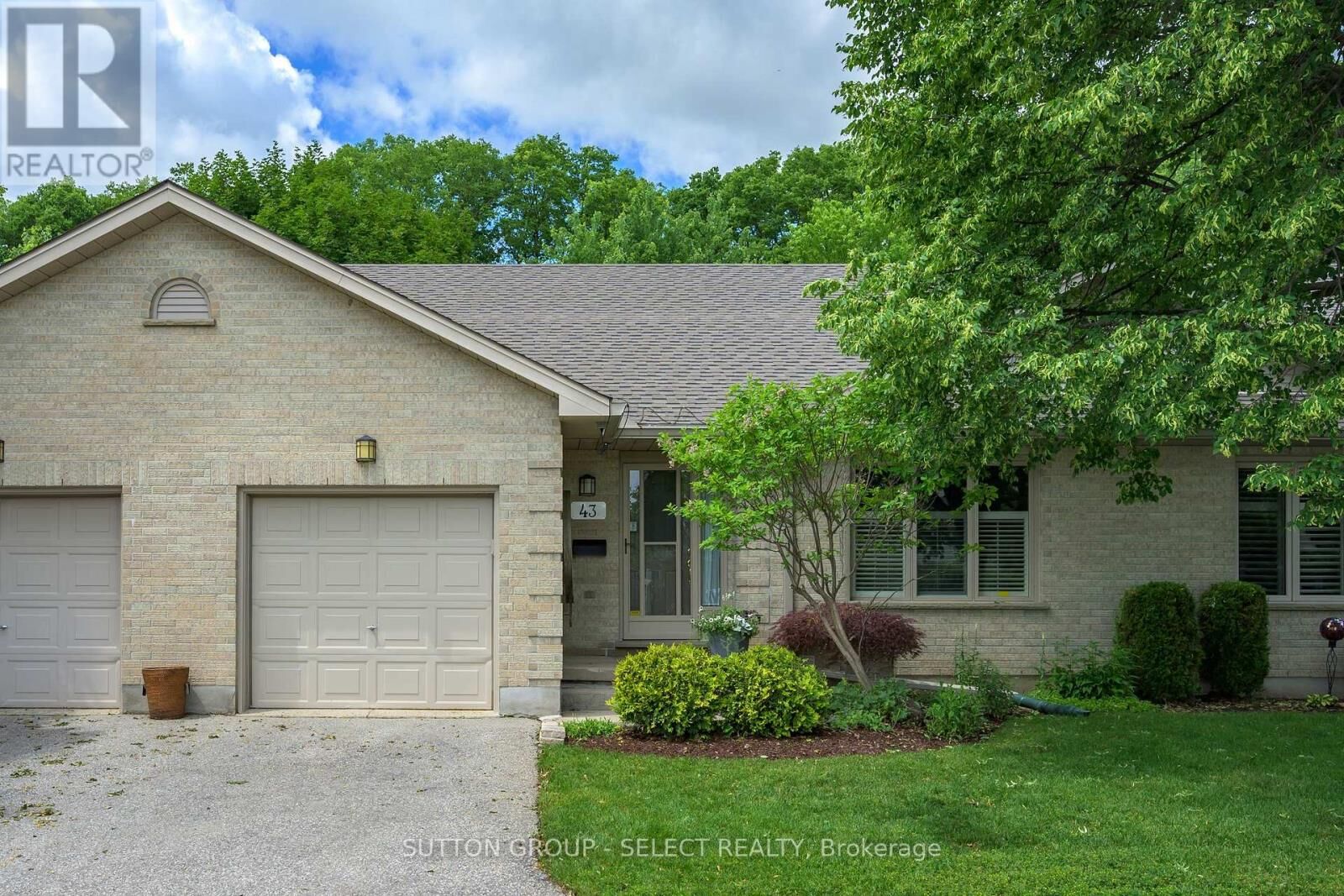 Property Photo: 99 Edgevalley Road 43 ON N5Y 5N1