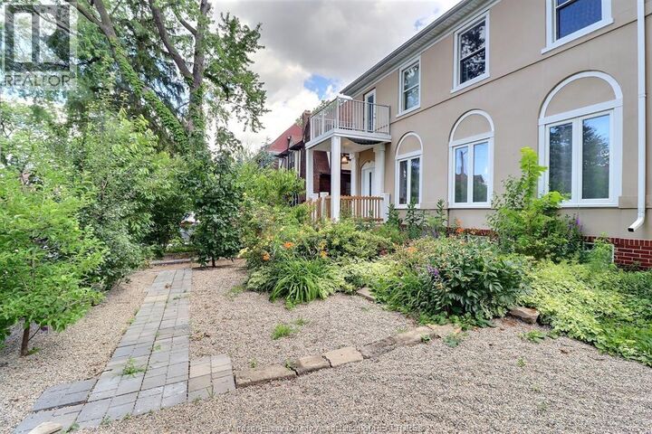 Property Photo: 956 Victoria ON N9A 4N4